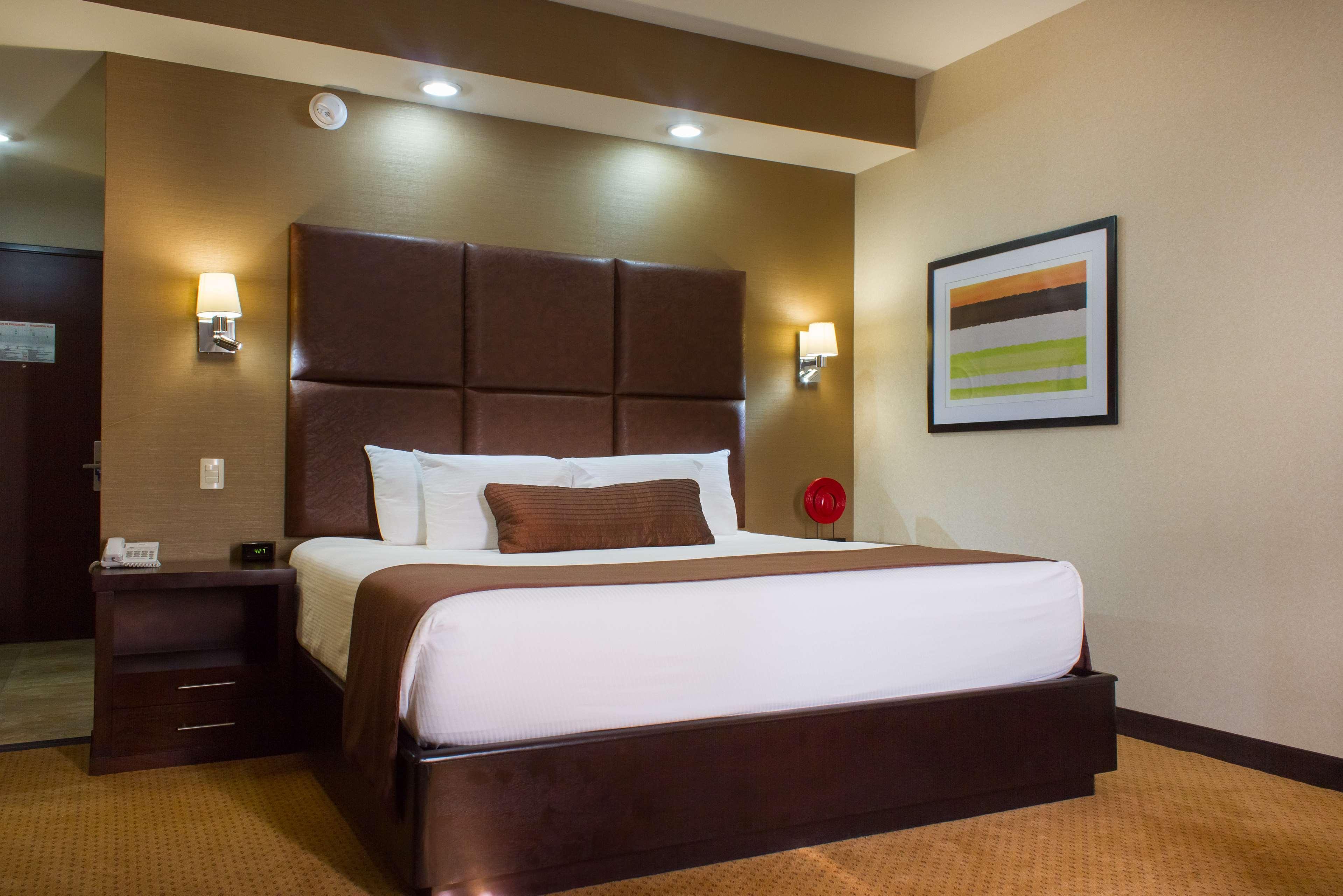 Best Western Premier Monterrey Aeropuerto Apodaca Dış mekan fotoğraf A typical room at the hotel
