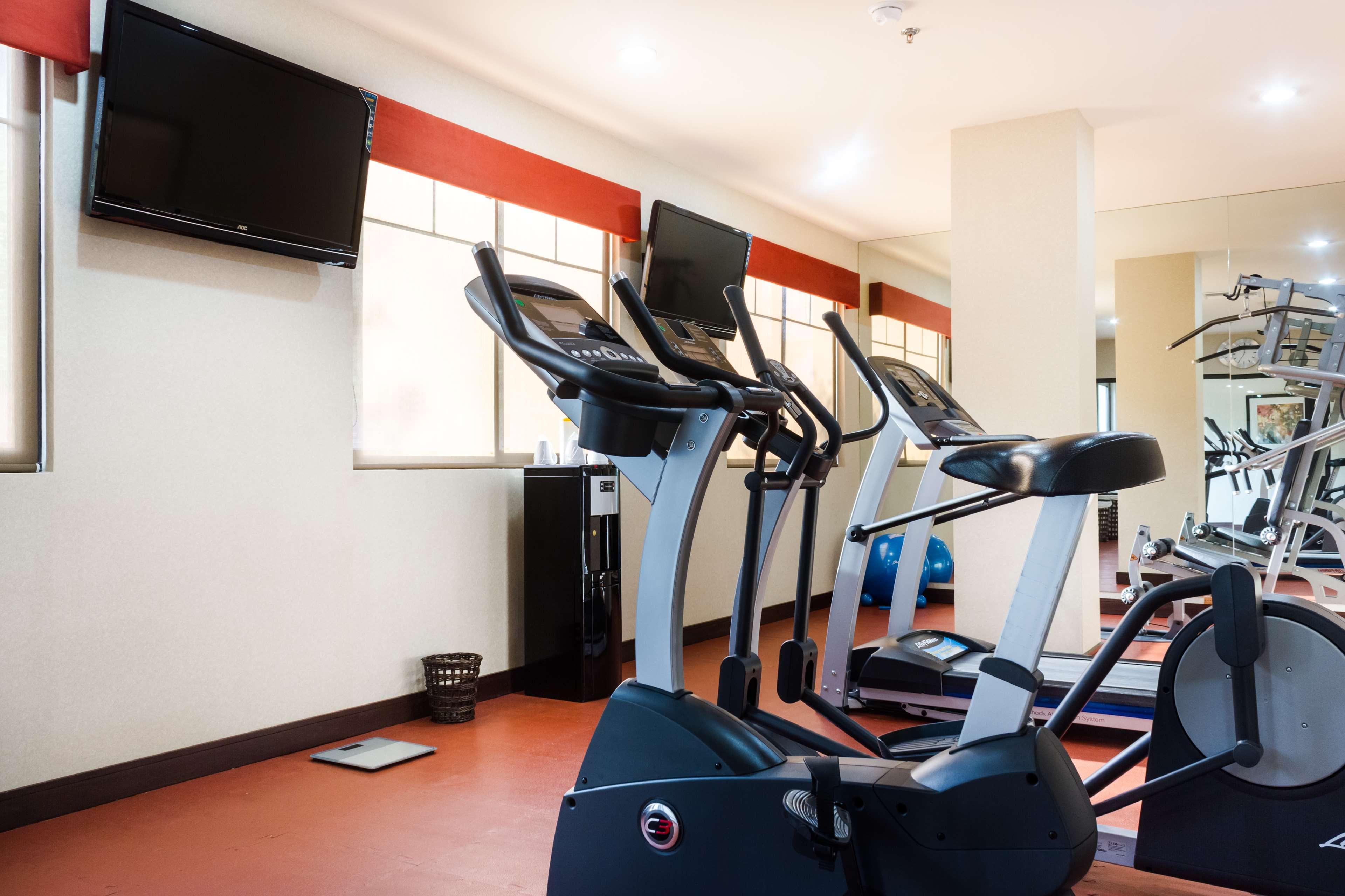 Best Western Premier Monterrey Aeropuerto Apodaca Dış mekan fotoğraf The gym at the hotel