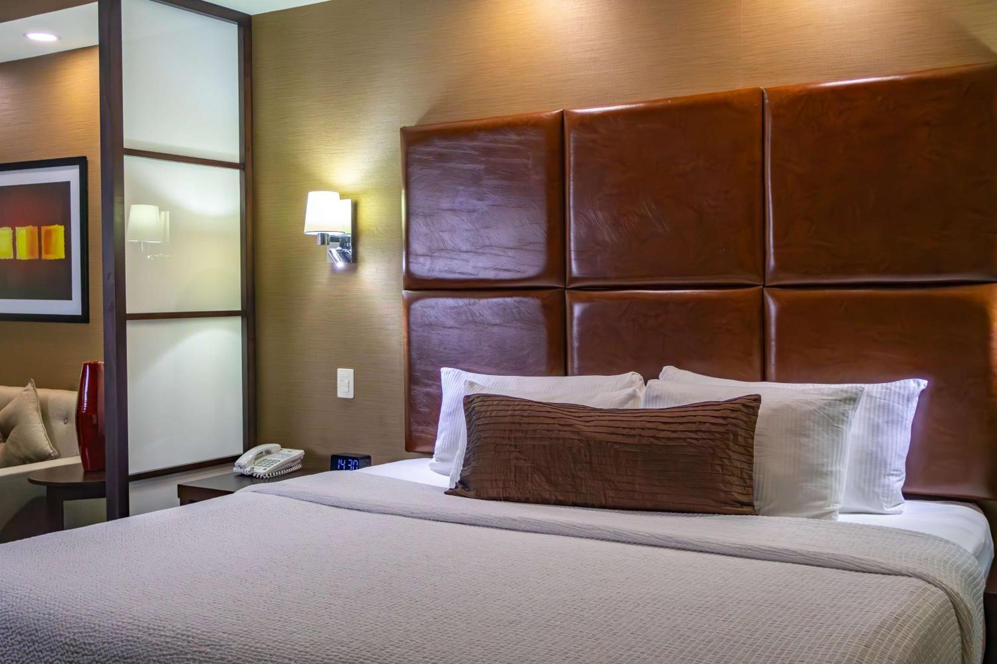Best Western Premier Monterrey Aeropuerto Apodaca Dış mekan fotoğraf A typical bedroom at the Residence Inn