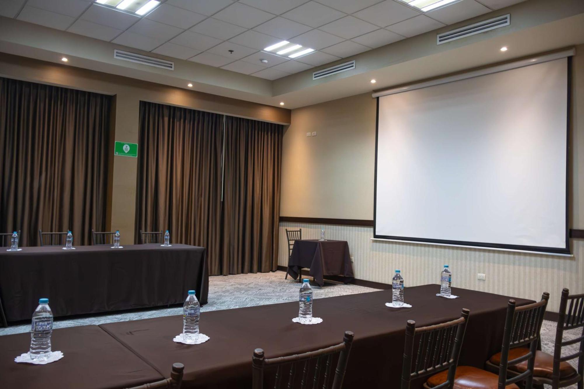 Best Western Premier Monterrey Aeropuerto Apodaca Dış mekan fotoğraf Meeting room