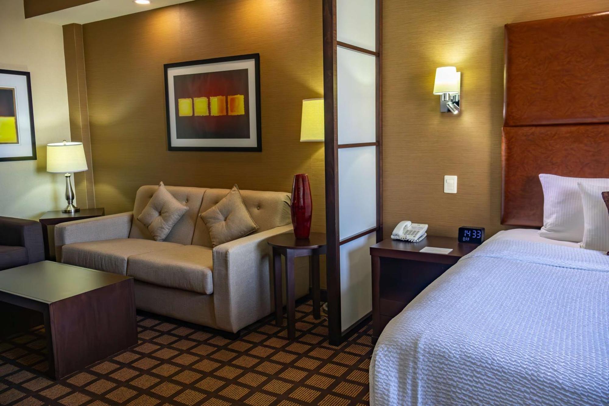 Best Western Premier Monterrey Aeropuerto Apodaca Dış mekan fotoğraf A typical hotel room at the Residence Inn