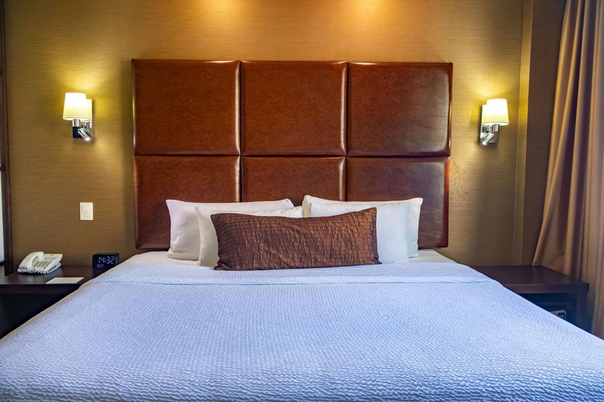 Best Western Premier Monterrey Aeropuerto Apodaca Dış mekan fotoğraf A bed