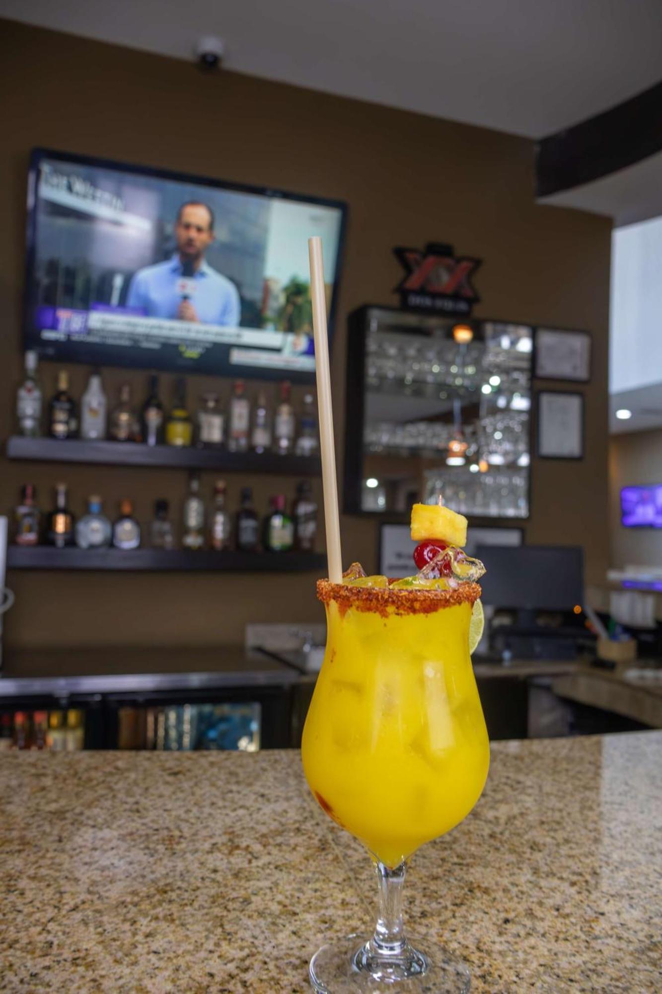 Best Western Premier Monterrey Aeropuerto Apodaca Dış mekan fotoğraf A mango margarita