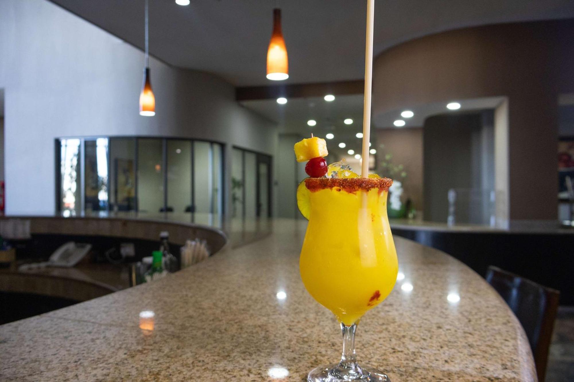 Best Western Premier Monterrey Aeropuerto Apodaca Dış mekan fotoğraf A mango margarita