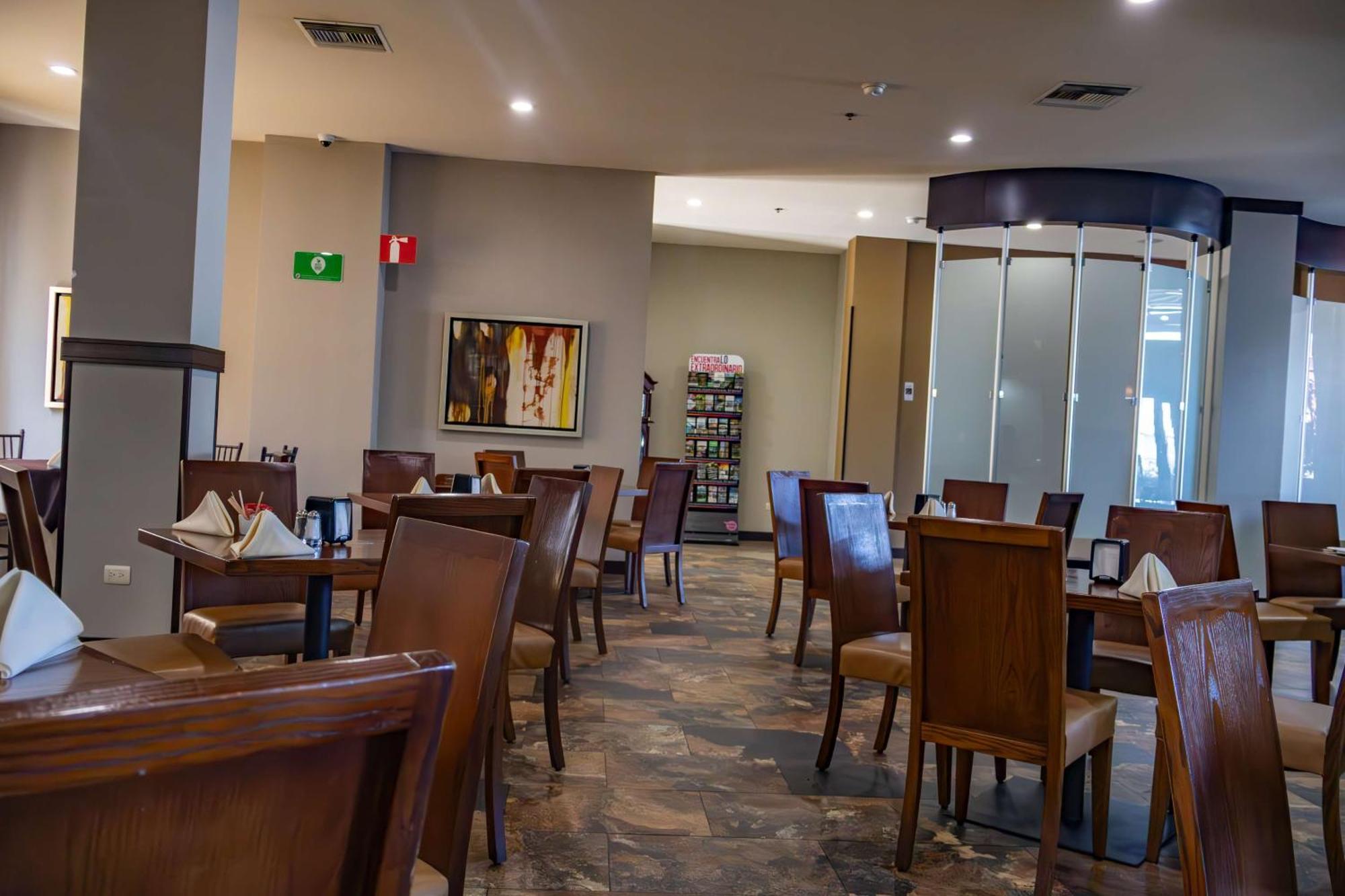 Best Western Premier Monterrey Aeropuerto Apodaca Dış mekan fotoğraf The interior of the restaurant