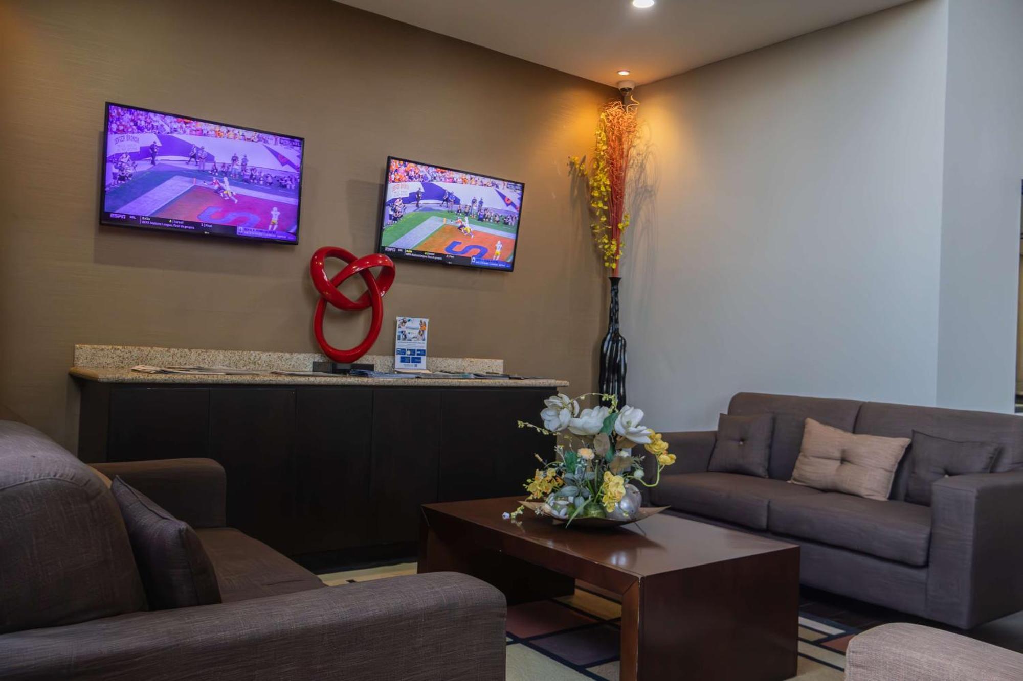 Best Western Premier Monterrey Aeropuerto Apodaca Dış mekan fotoğraf VIP Lounge at the airport.
