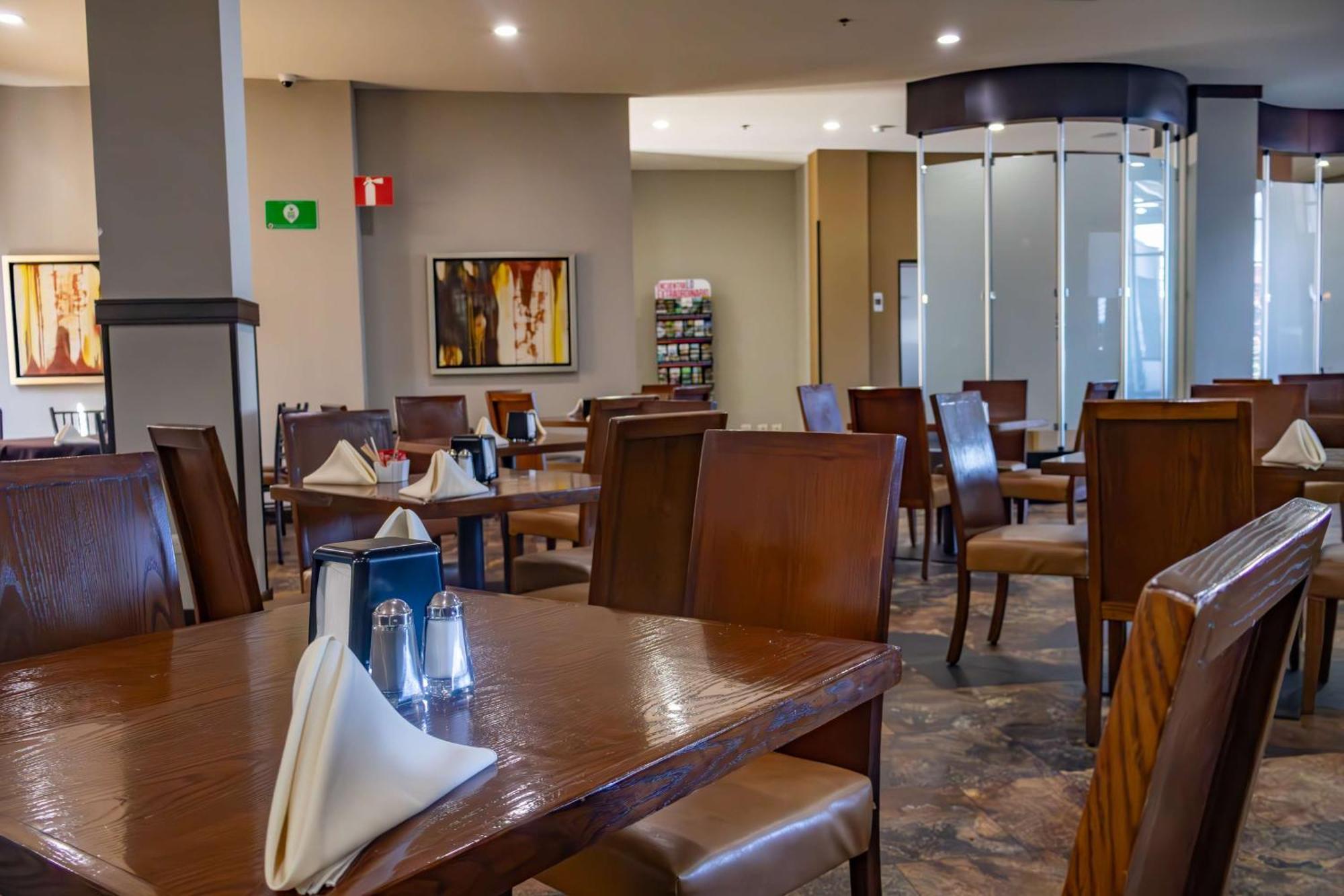 Best Western Premier Monterrey Aeropuerto Apodaca Dış mekan fotoğraf The restaurant
