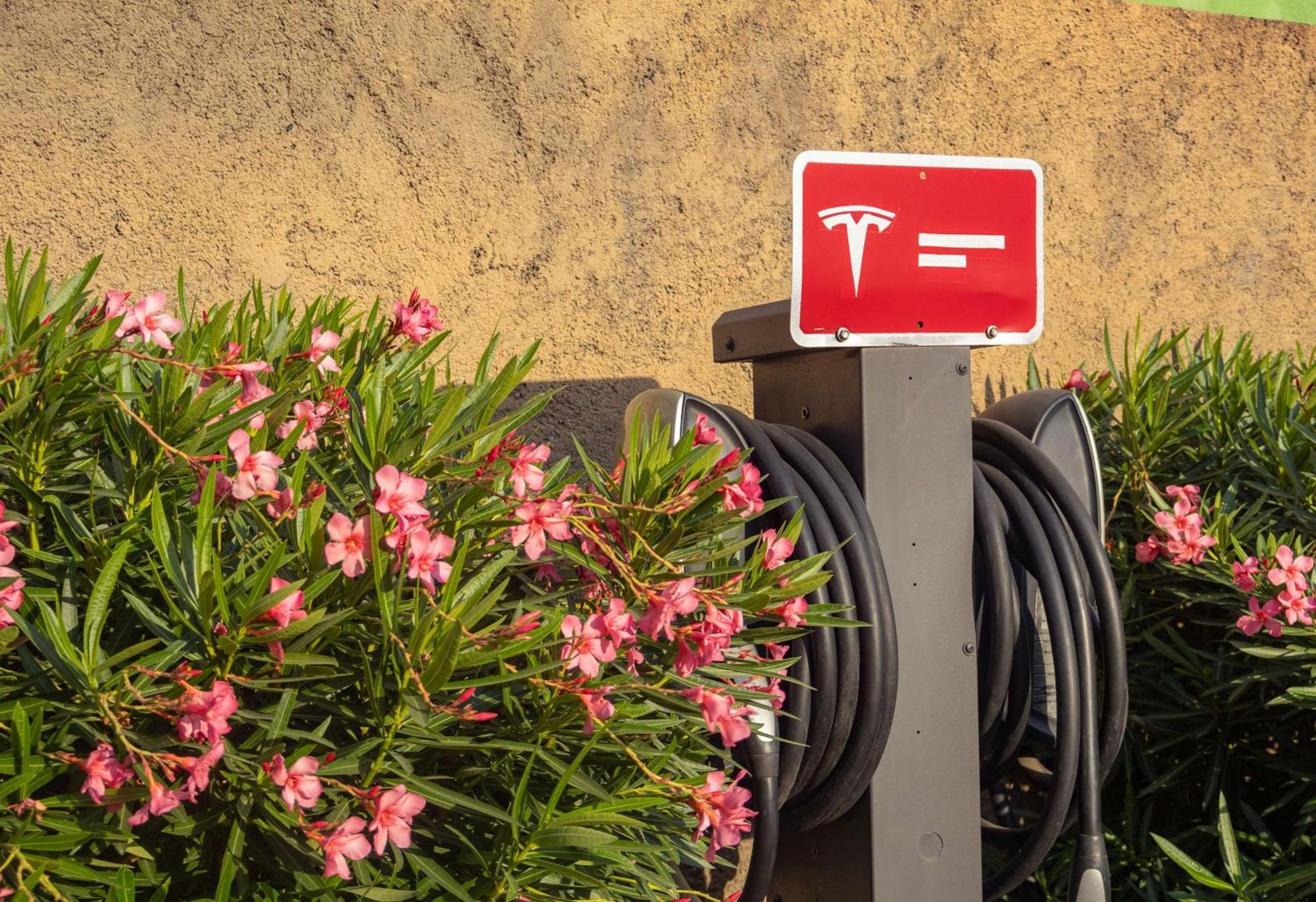 Best Western Premier Monterrey Aeropuerto Apodaca Dış mekan fotoğraf Tesla Supercharger station in Spain